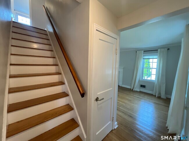 Building Photo - 65 Buell St