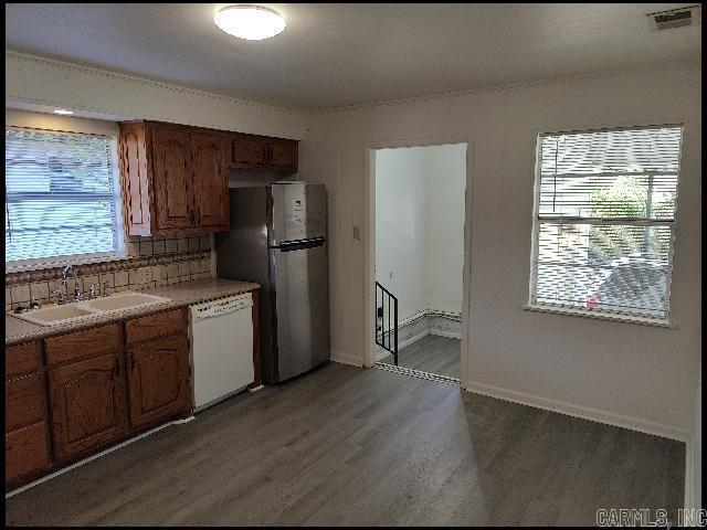 Building Photo - 204 Dobbs St