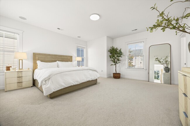 Building Photo - 12621 Doster Ave