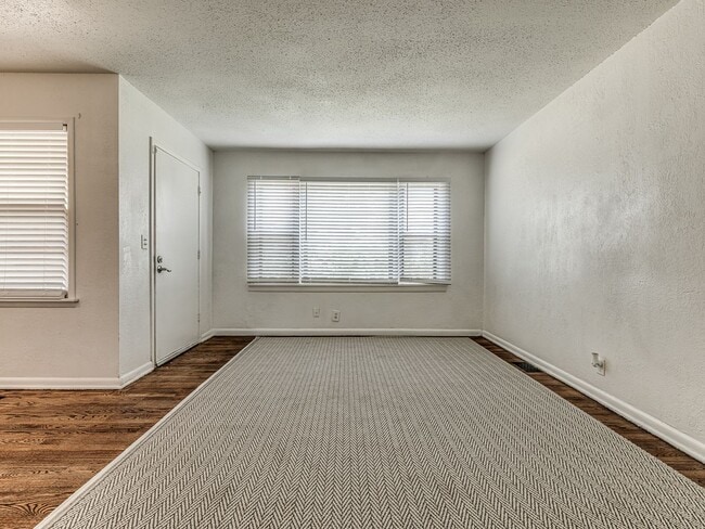Building Photo - Home for rent close to Tinker AFB and I-240