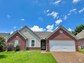 Building Photo - Available Now! 3 Bedroom 2 Bath Home in Co...