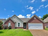 Building Photo - Available Now! 3 Bedroom 2 Bath Home in Co...