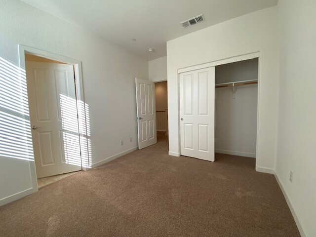 Building Photo - Beautiful New Home For Rent in Roseville!