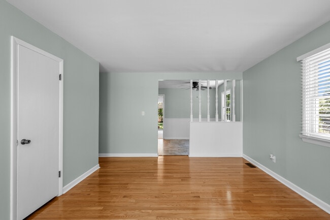 Building Photo - 522 S 22nd Ave