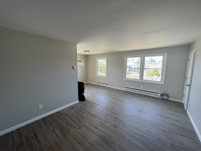 Building Photo - AVAILABLE NOW! Newly Renovated 2BR in Alle...