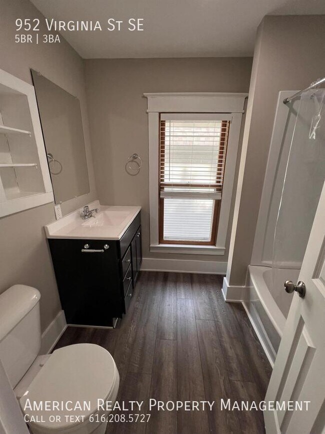 Building Photo - 952 Virginia St SE