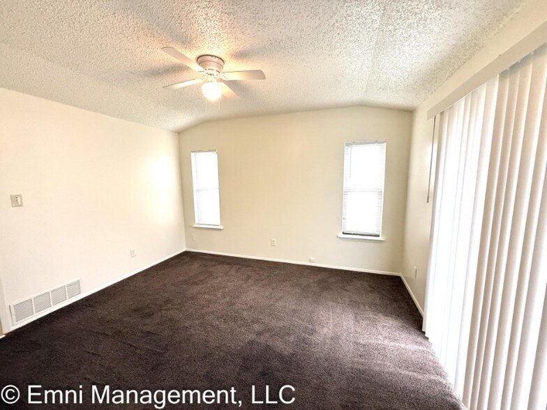 Building Photo - 2706 Jade Rd