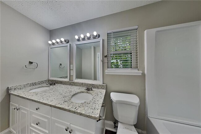 Building Photo - 6627 Windwood Cir