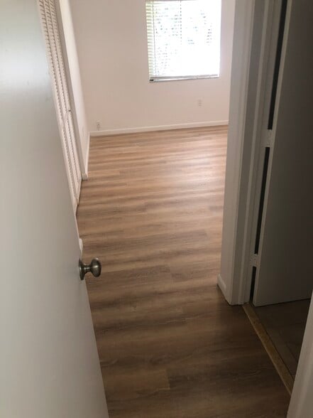 Building Photo - 866 SW 9th Street Cir