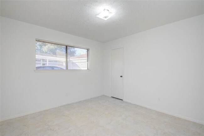 Building Photo - 11527 Sagewillow Ln