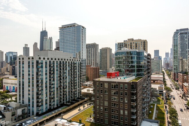 Building Photo - 1309 N Wells St
