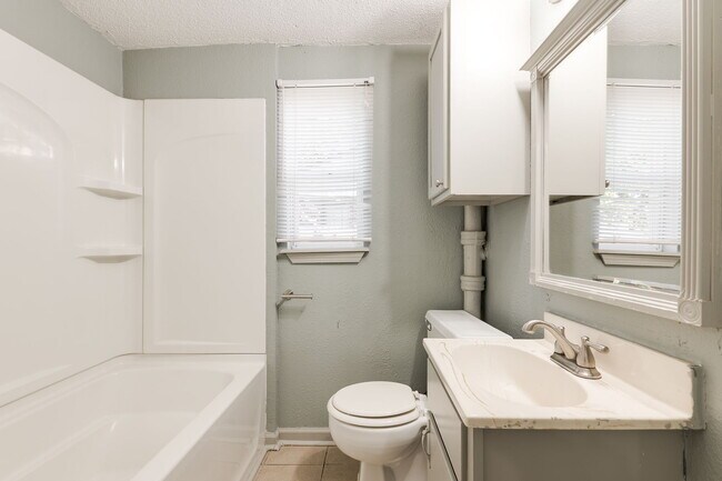 Building Photo - 3332 NW 28th St