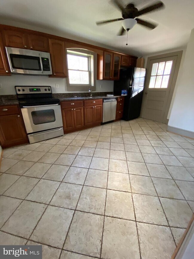 Building Photo - 6055 Coon Tree Rd