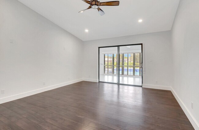 Building Photo - 355 Woodlake Ln
