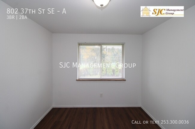 Building Photo - 802 37th St SE