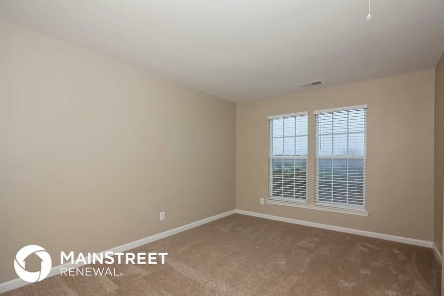 Building Photo - 5039 Sunburst Ln