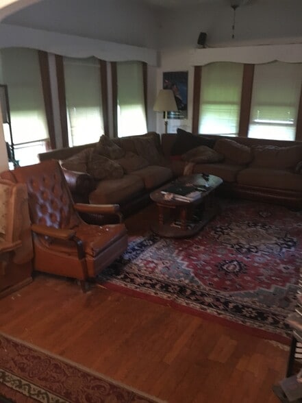 Building Photo - 2118 Elm St