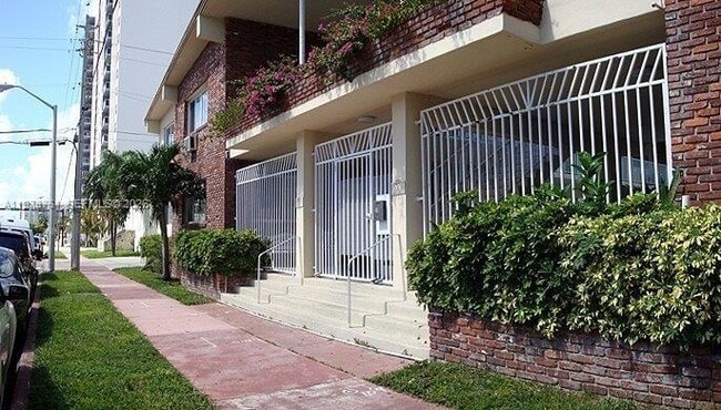 Building Photo - 305 69th St