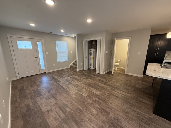 Building Photo - 408 Creekview Dr