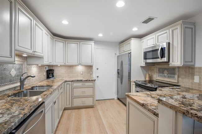 Building Photo - 3505 S Ocean Dr