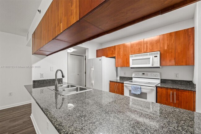 Building Photo - 1200 Brickell Bay Dr