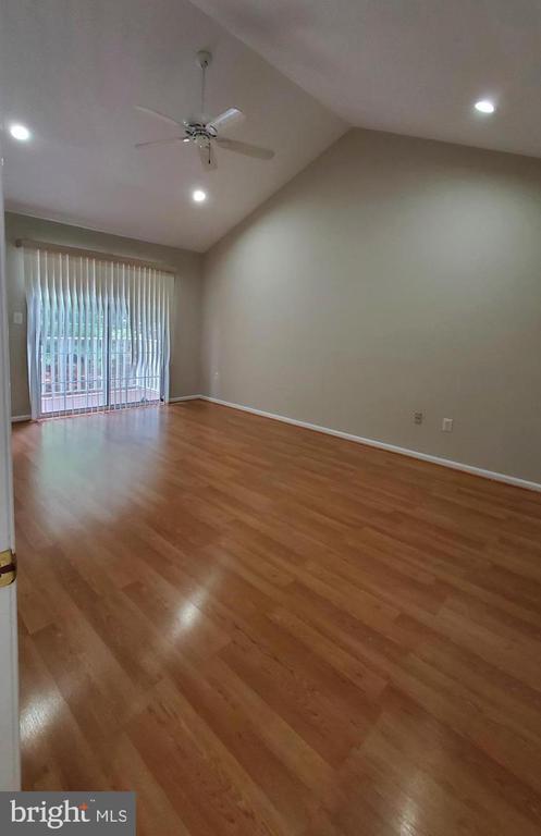 Building Photo - 101 Treymore Ct