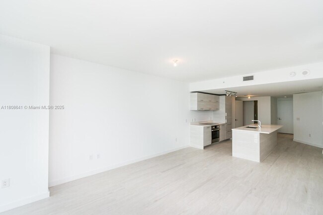 Building Photo - 650 NE 32nd St