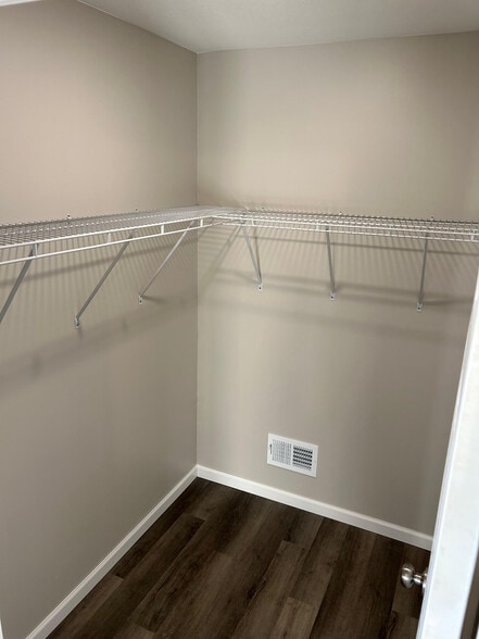 Building Photo - 18512 Salem St NW