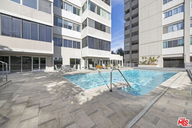 Building Photo - 875 Comstock Ave