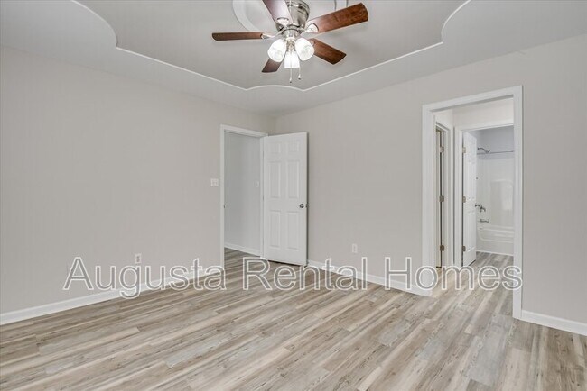 Building Photo - 4728 Laural Oak Dr