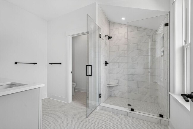 Building Photo - Modern Comfort in the Heart of Johns Island