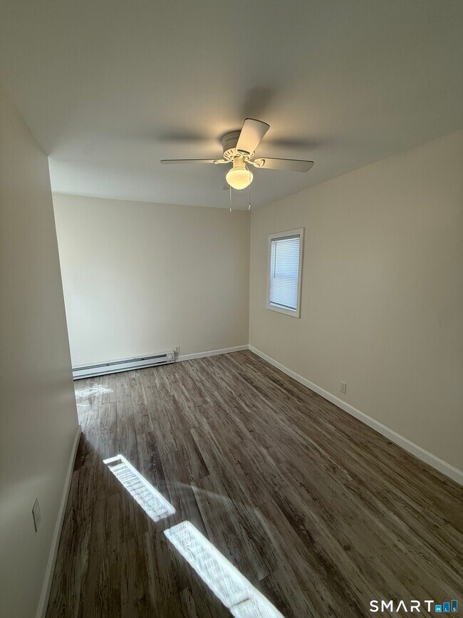 Building Photo - 2 Smith St