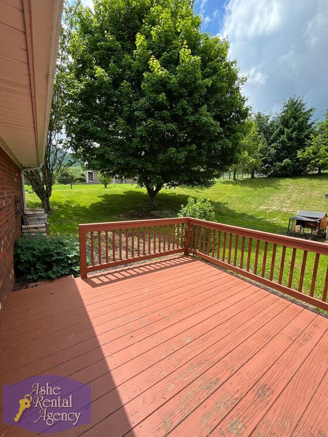 Building Photo - Charming 3bd/2ba House In West Jefferson