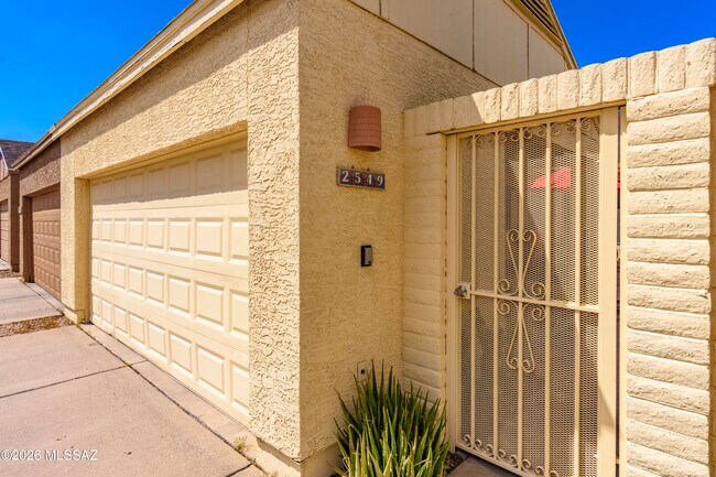 Building Photo - 2549 N Palo Santo Dr