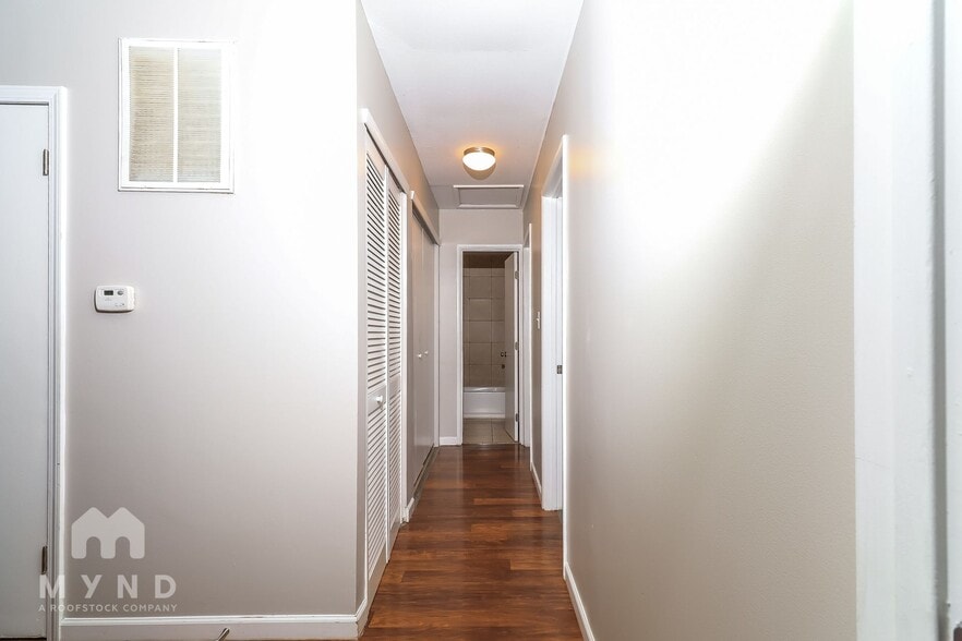 Building Photo - 3049 Bluefield Dr