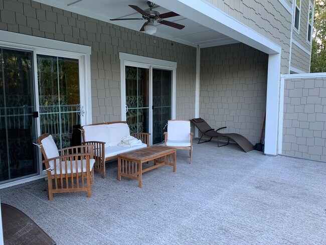 Building Photo - AUGUST SPECIAL!!! 4-bedroom, 3.5-bath town...