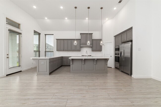 Building Photo - 7315 Camden Crestwood Way