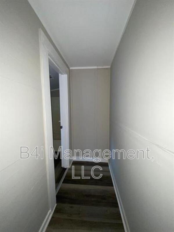 Building Photo - 108-108 De Groat St