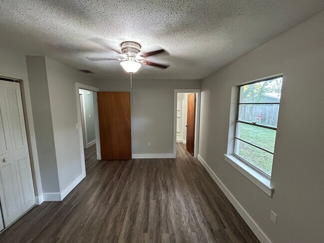 Building Photo - 13904 NW 142 Pl