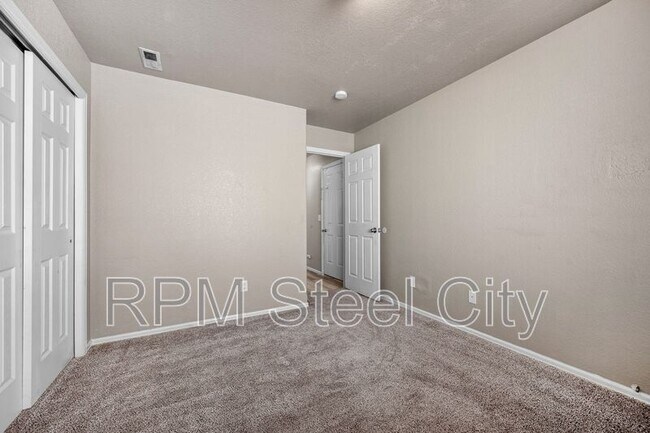 Building Photo - 2238 Meadowlark Ln