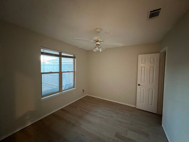 Building Photo - 3110 110th St