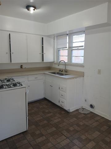 Building Photo - 3019 Avon St