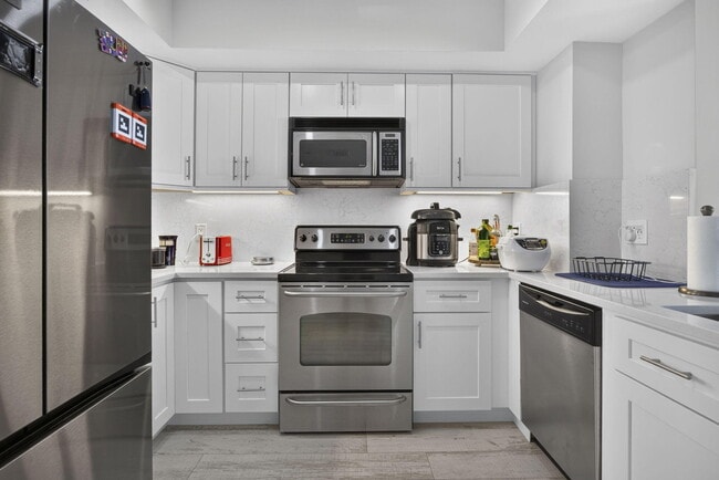 Building Photo - 403 S Sapodilla Ave