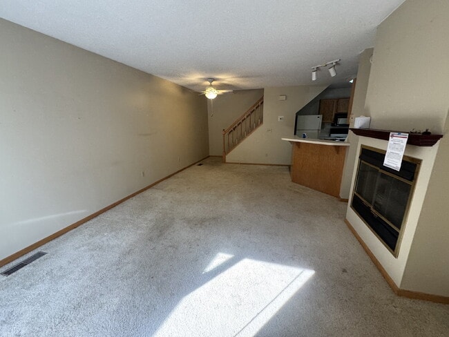 Building Photo - Charming 2-Bed Townhouse Retreat in Woodbury Spacious 1080 Sq Ft with 1 Bath.