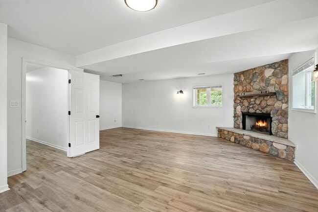 Building Photo - 22 Summerhill Dr