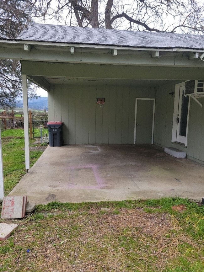 Building Photo - 276 Perrydale Ave