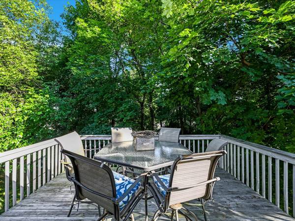 Building Photo - 20 Elm Ave