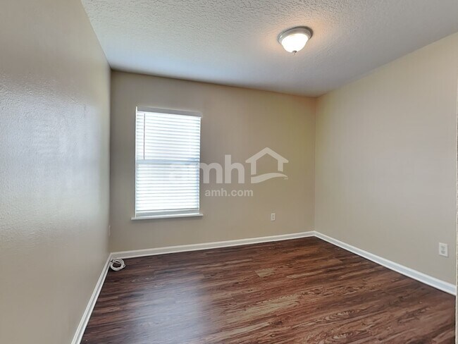 Building Photo - 1211 Spring Creek Ct