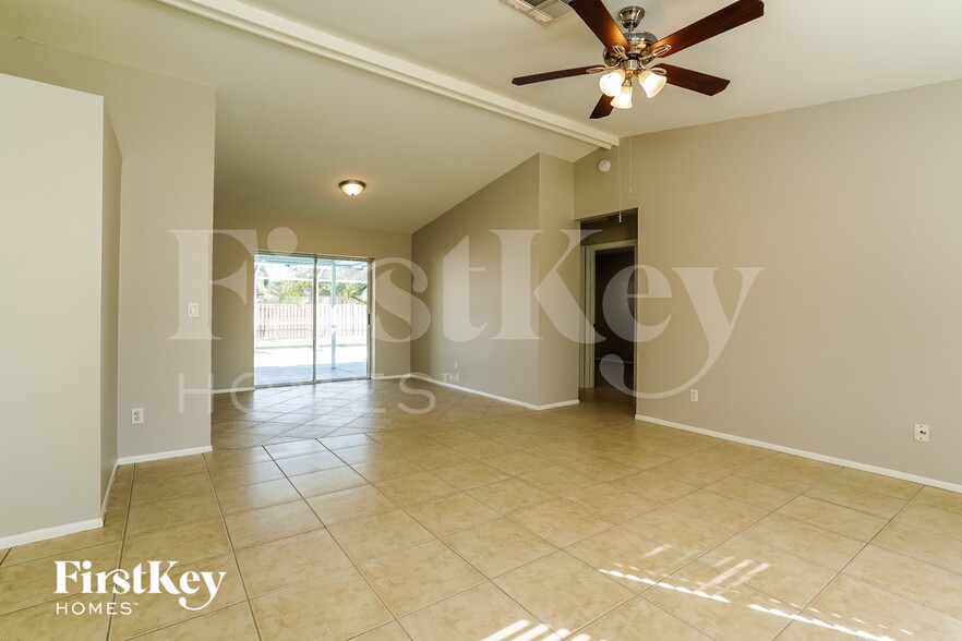 Building Photo - 143 SE 20th St