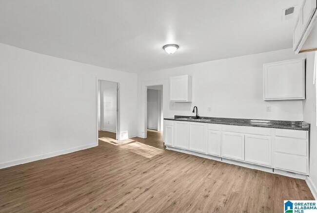 Building Photo - 1310 Steiner Ave SW